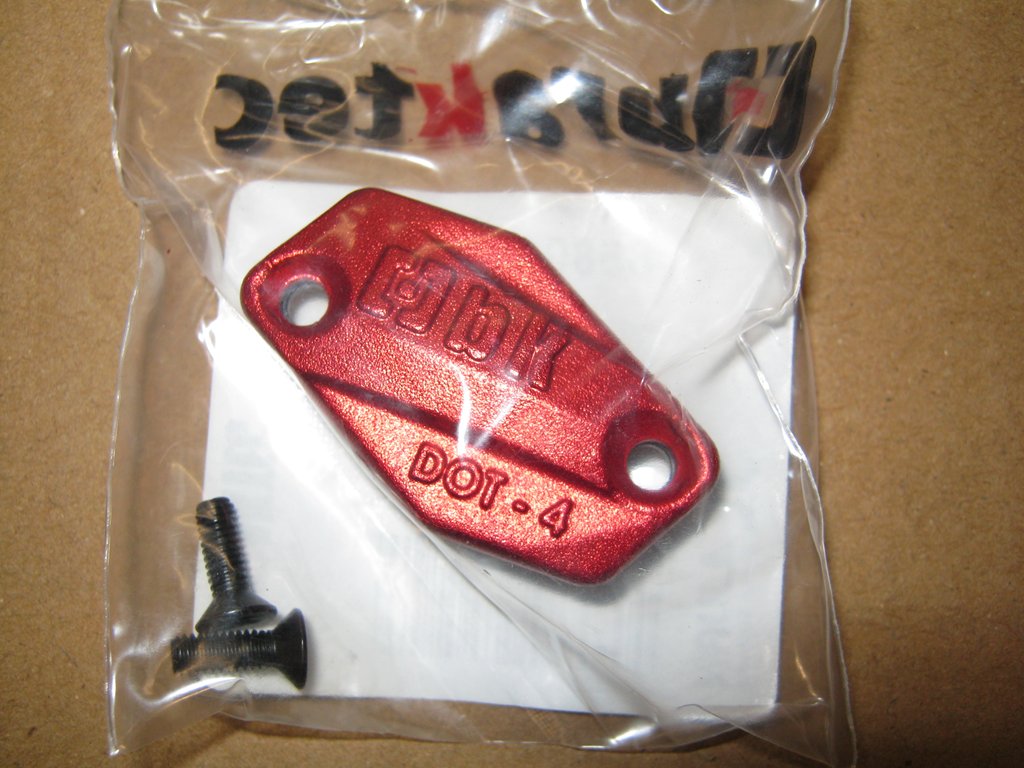 Braktec Dot 4 (Red) master cylinder cap and seal kit