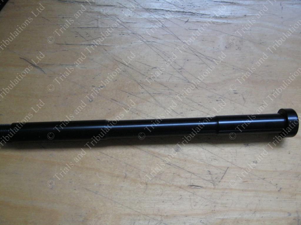 Beta Evo 2T rear wheel spindle (09-on)
