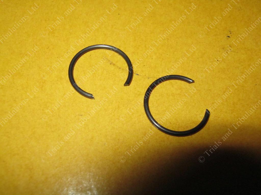 Beta Rev 80 & Evo 80 piston circlips (pair)
