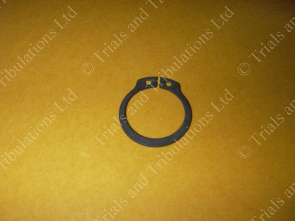 Beta Front sprocket retaining cirlip