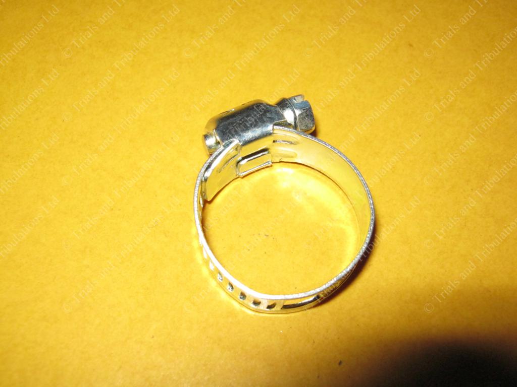 Beta Evo cooling hose clip ( fits hoses at waterpump outlet end)