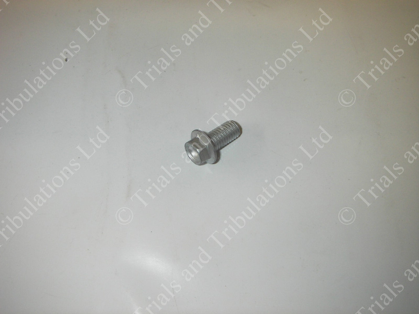 Beta Kickstart fixing bolt