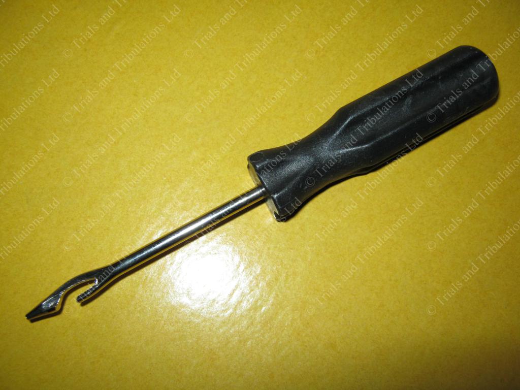 Tubeless tyre repair tool