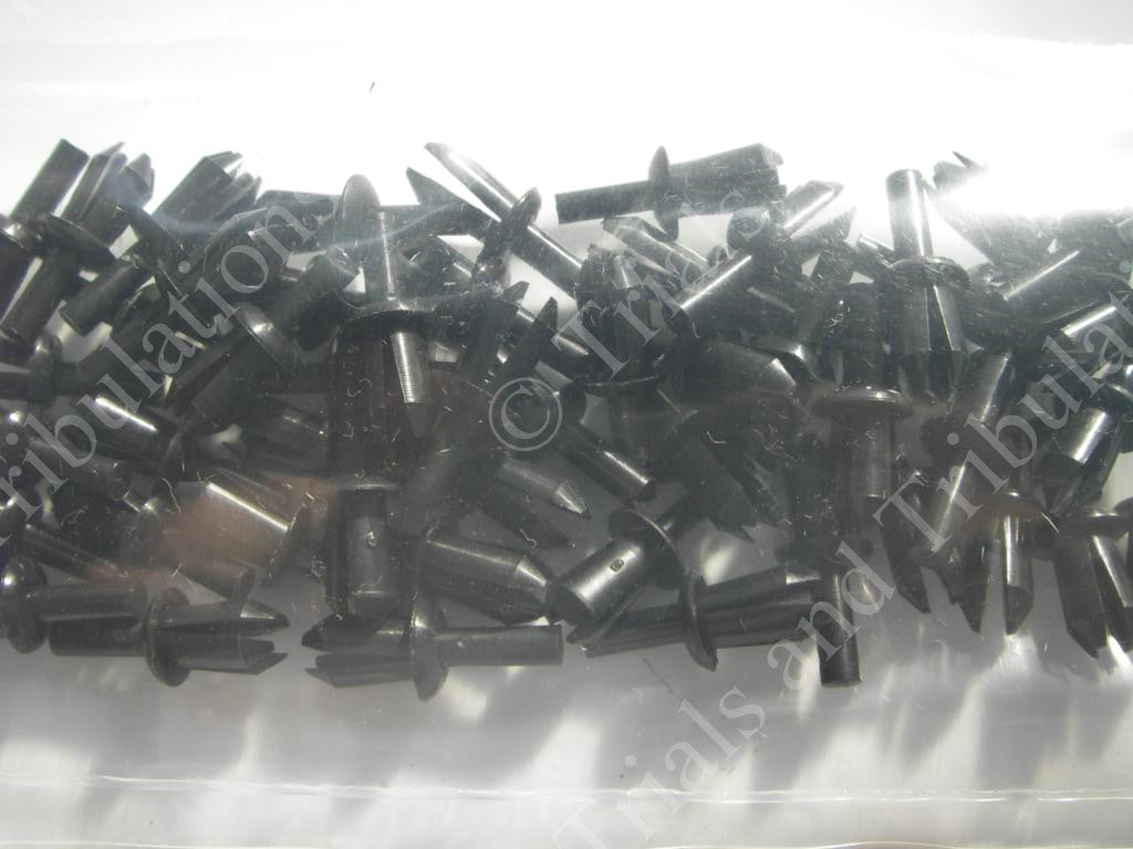 Gas-Gas rear fender fitting rivet (black) to 08 priced each