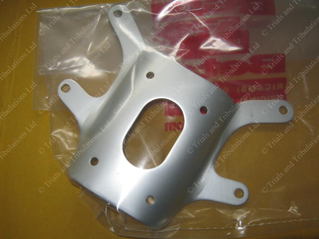 Beta Rev3 04-08 front fork-mudguard brace