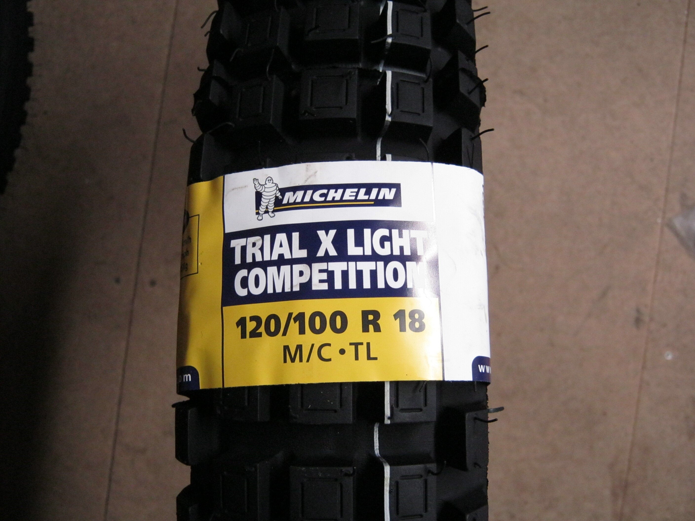 ミシュラン Trial X-Light Competiton 120/100R18 M/C 宜しく 68M TL リア 546774 MICHELIN  ＊