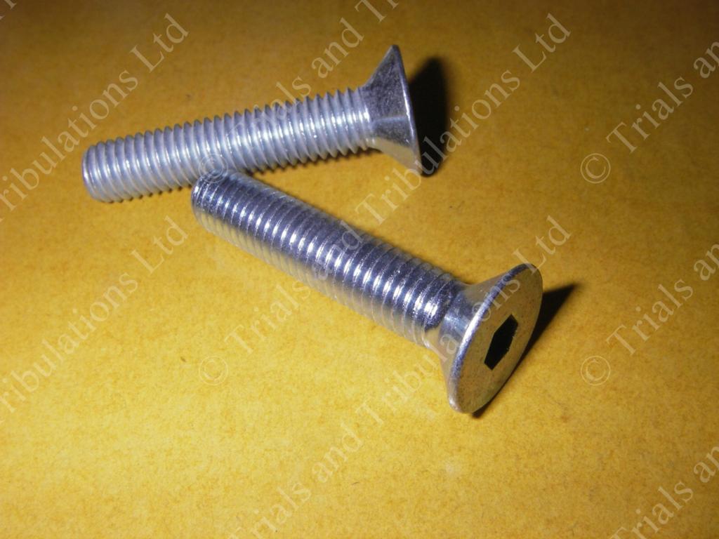 Beta Techno 94-99 suspension link (dog bone)fixing screw